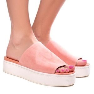 NWOT Vince Walford Suede Platform Sandals